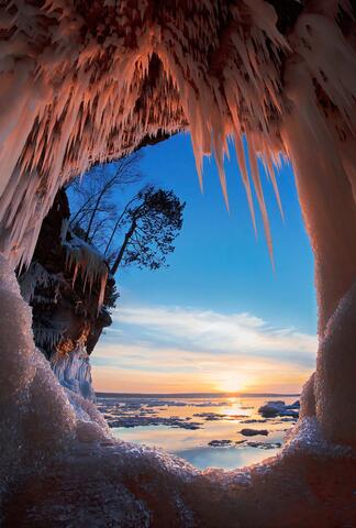 Visit the Apostle Islands Ice Caves